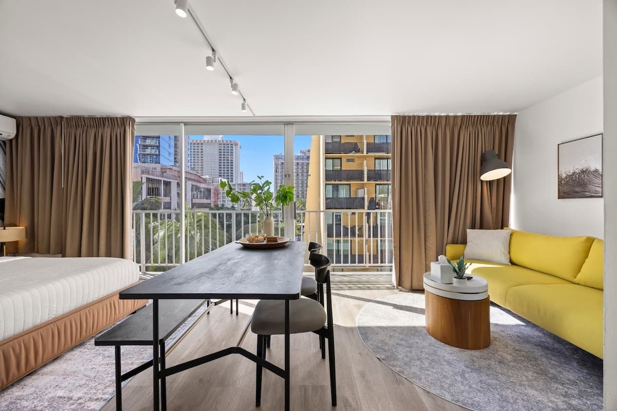 Condo in Honolulu · ★4.87 · Studio · 2 beds · 1 private bath - Photo 4