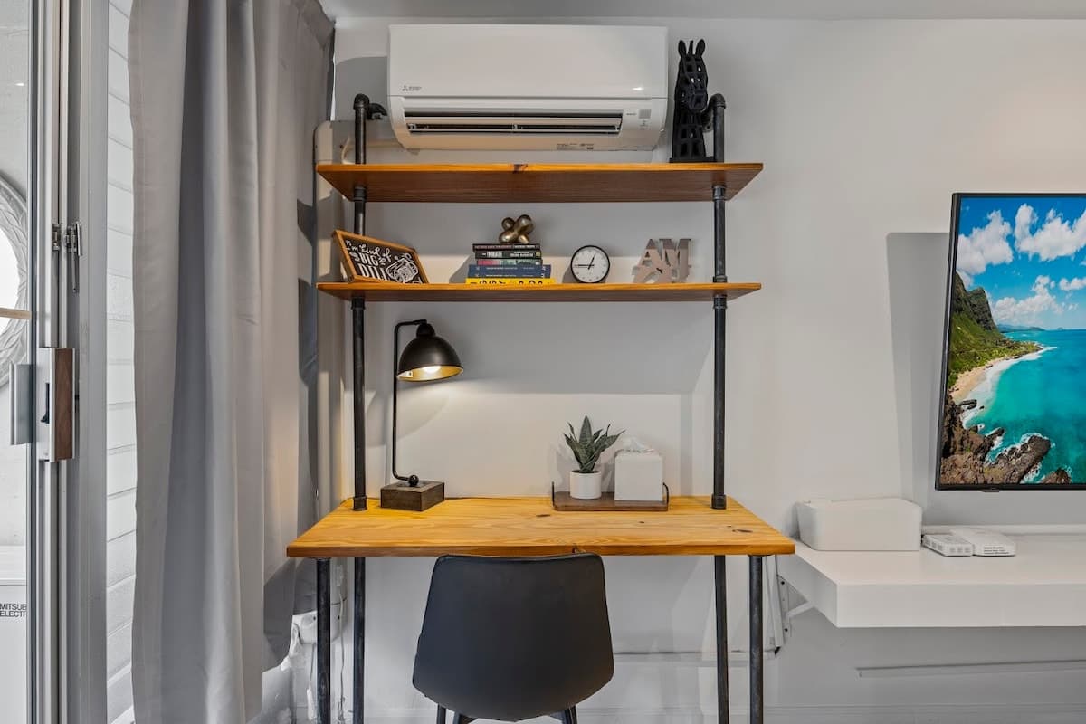 Condo in Honolulu · ★4.84 · Studio · 1 bed · 1 private bath - Photo 2