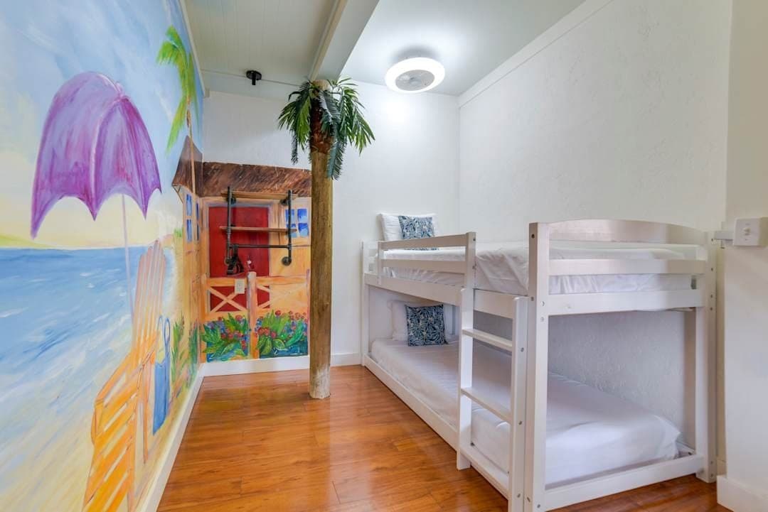 Home in Wailuku · ★4.81 · 3 bedrooms · 6 beds · 1.5 private baths - Photo 3