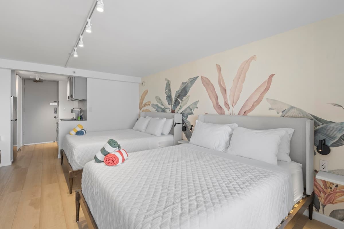 Condo in Honolulu · ★4.87 · Studio · 2 beds · 1 private bath - Photo 2