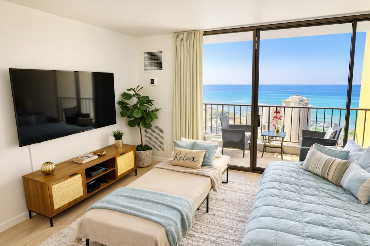 Condo in Honolulu · ★4.92 · 1 bedroom · 2 beds · 1 private bath - Photo 5