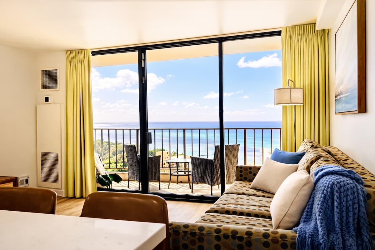 Condo in Honolulu · ★4.92 · 1 bedroom · 2 beds · 1 private bath - Photo 2