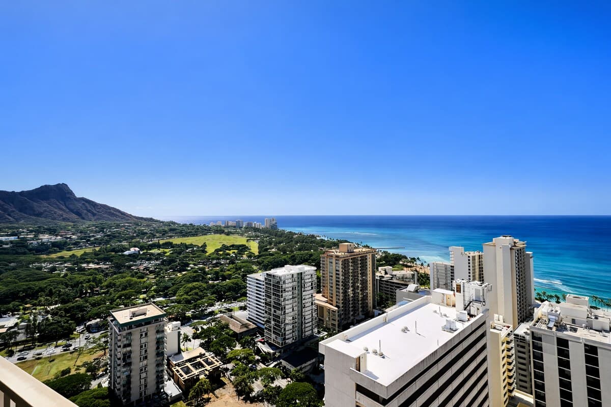 Condo in Honolulu · ★4.92 · 1 bedroom · 2 beds · 1 private bath - Photo 1