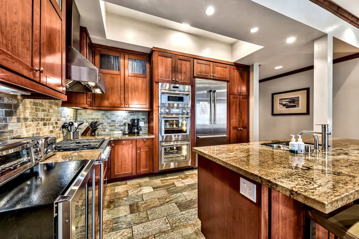 Lakefront Luxury at Sierra Shores, Steps to Shore - Photo 5