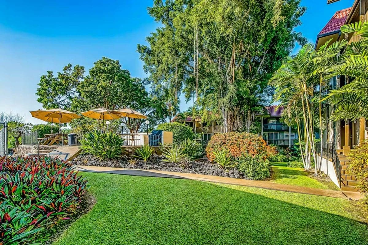 Condo in Kailua-Kona · ★4.88 · 2 bedrooms · 3 beds · 2 shared baths - Photo 2