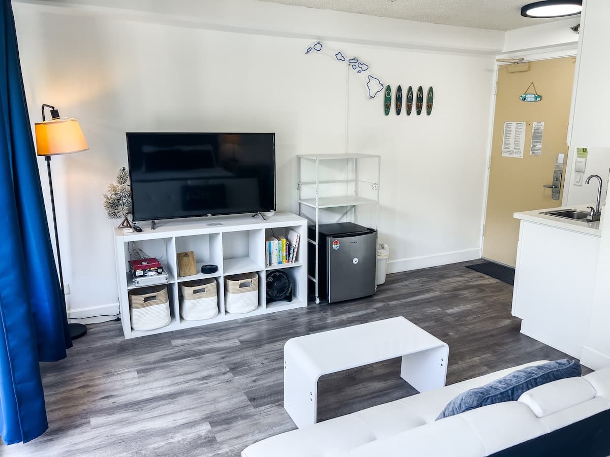 Condo in Honolulu · ★4.87 · Studio · 1 bed · 1 private bath - Photo 4