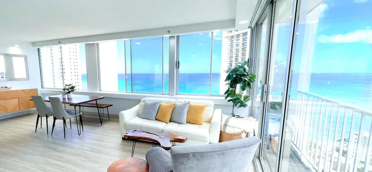 Condo in Honolulu · ★4.91 · 1 bedroom · 2 beds · 1 private bath - Photo 2