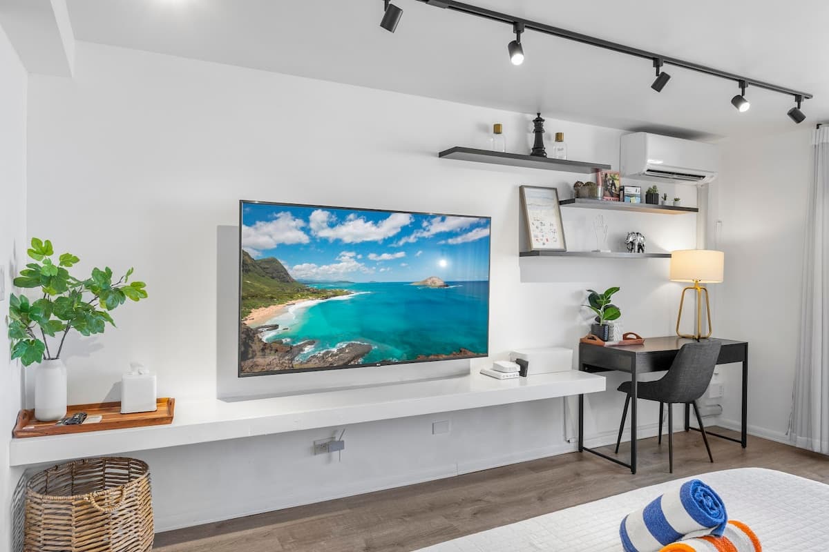 Condo in Honolulu · ★4.94 · Studio · 2 beds · 1 private bath - Photo 3
