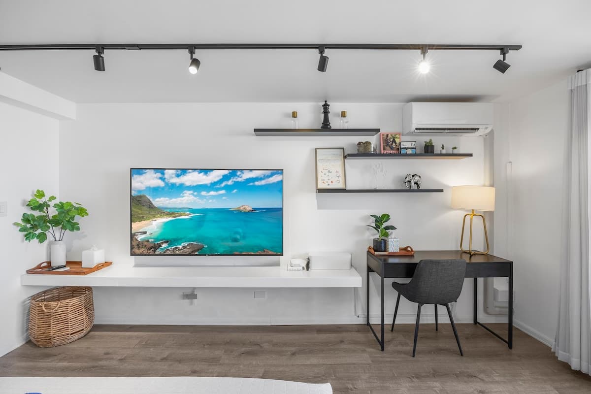 Condo in Honolulu · ★4.94 · Studio · 2 beds · 1 private bath - Photo 5