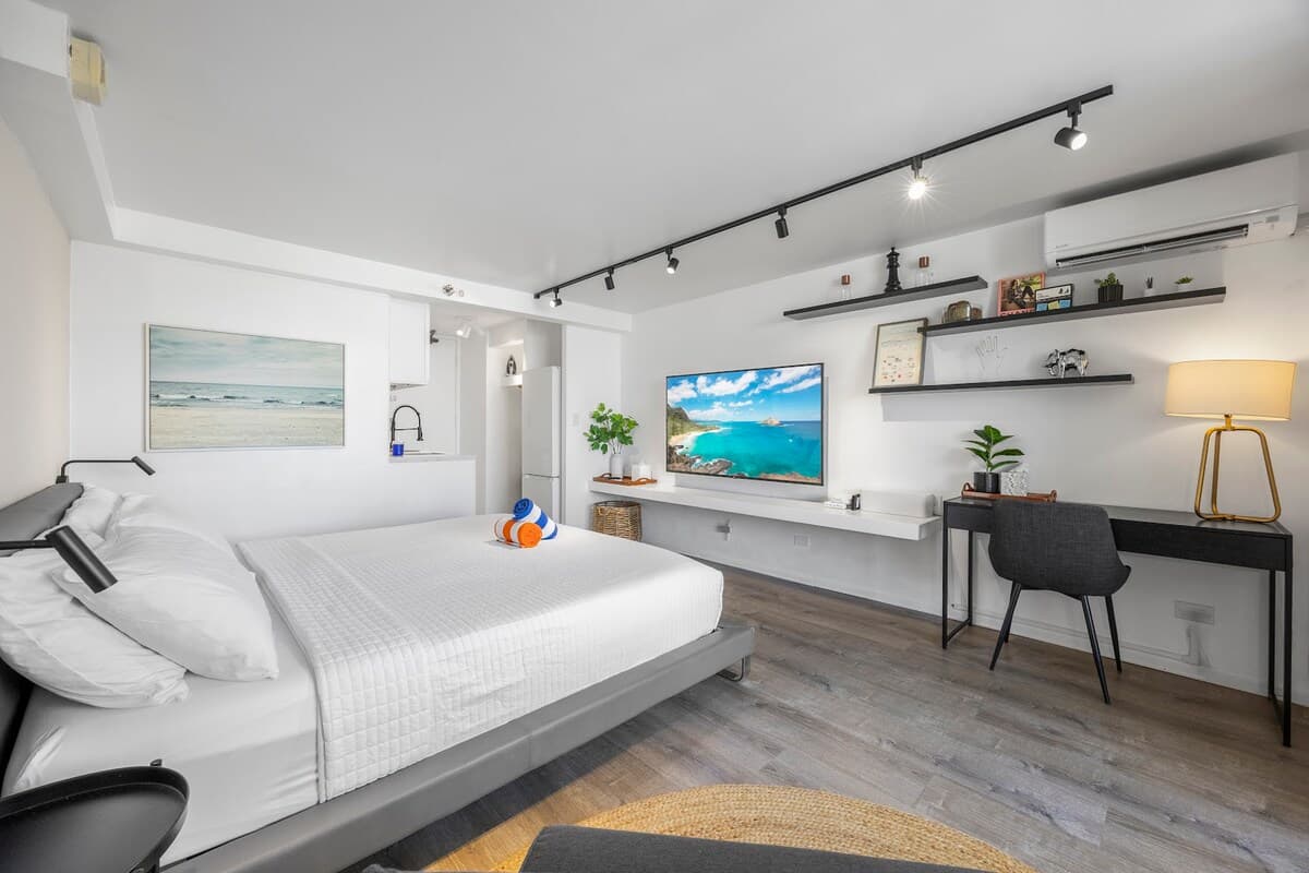 Condo in Honolulu · ★4.94 · Studio · 2 beds · 1 private bath - Photo 4