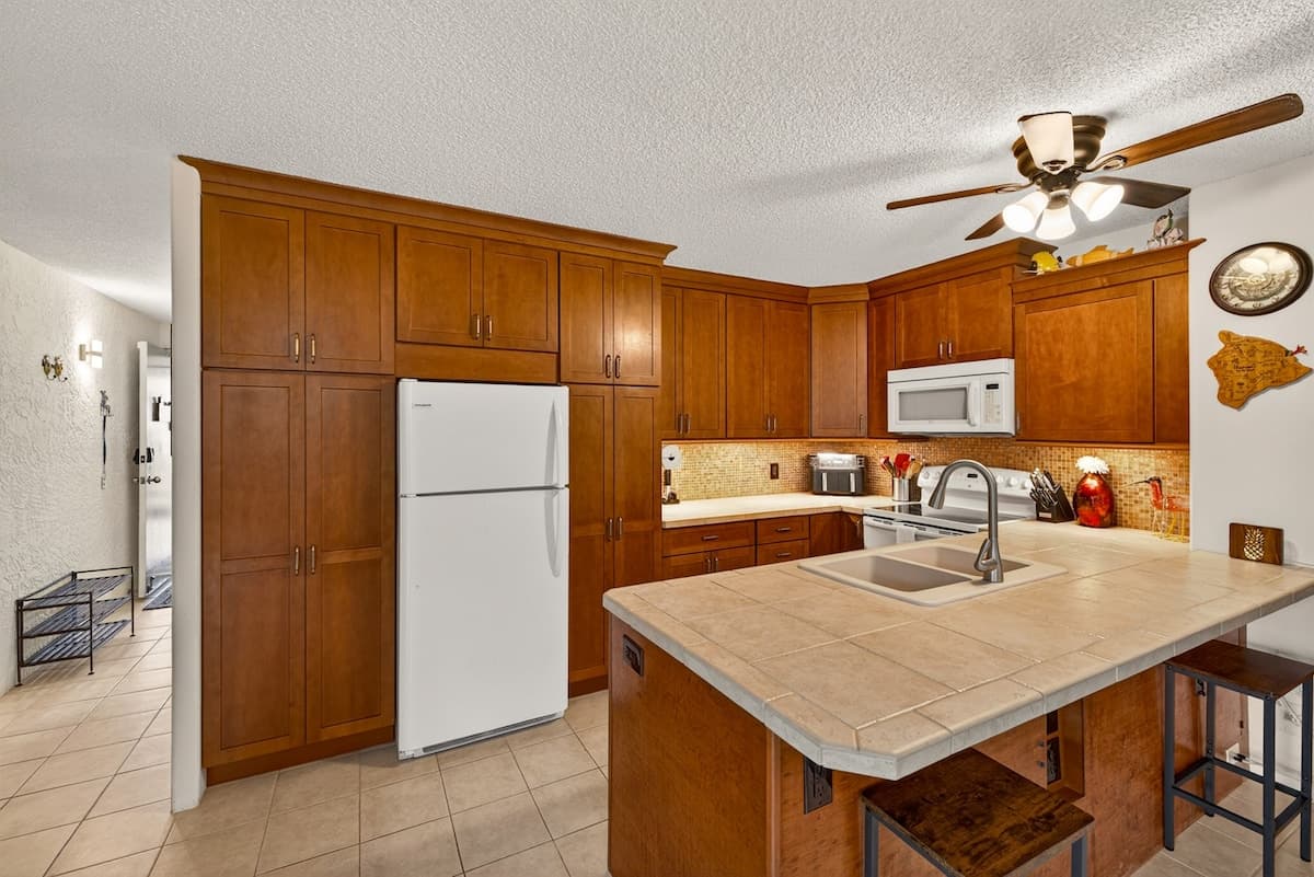 Condo in Kailua-Kona · ★4.86 · 1 bedroom · 2 beds · 1 bath - Photo 2