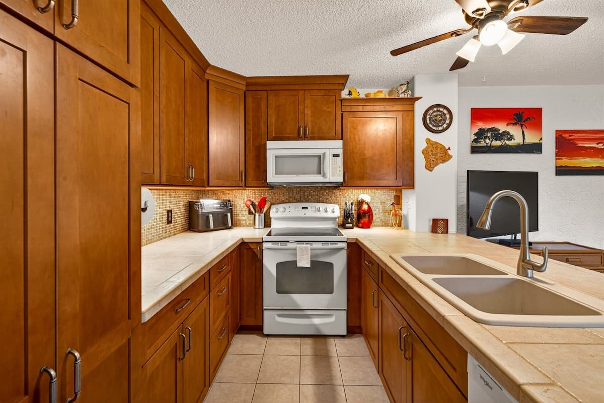 Condo in Kailua-Kona · ★4.86 · 1 bedroom · 2 beds · 1 bath - Photo 3
