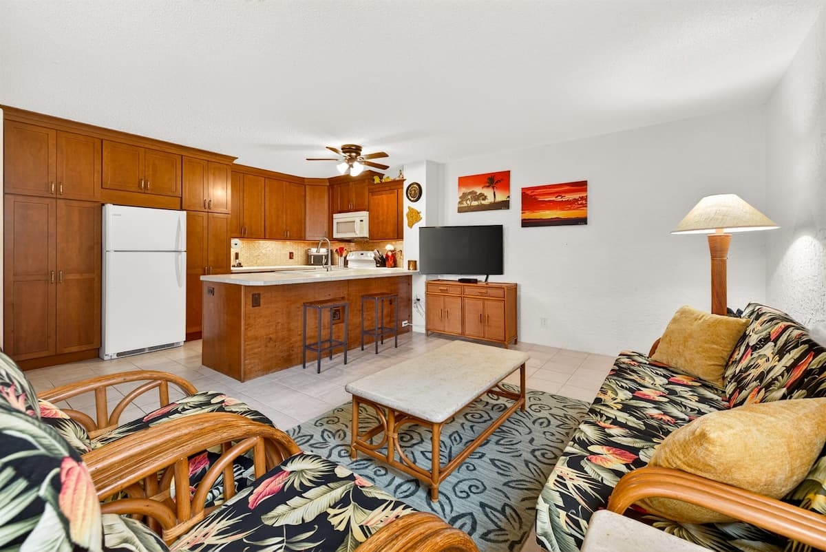 Condo in Kailua-Kona · ★4.86 · 1 bedroom · 2 beds · 1 bath - Photo 5