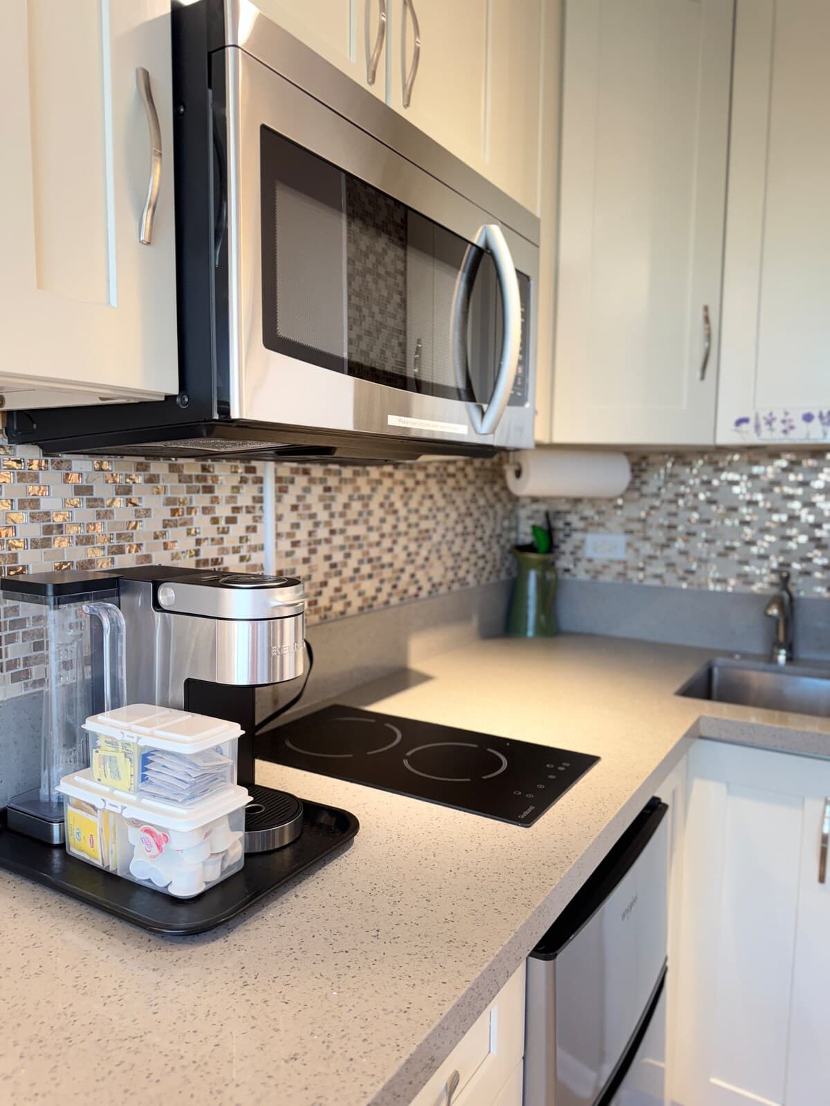 Condo in Honolulu · ★4.88 · Studio · 1 bed · 1 private bath - Photo 5