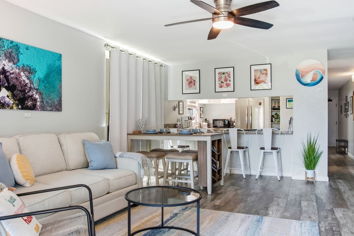 Condo in Kailua-Kona · ★4.99 · 1 bedroom · 2 beds · 1 private bath - Photo 5