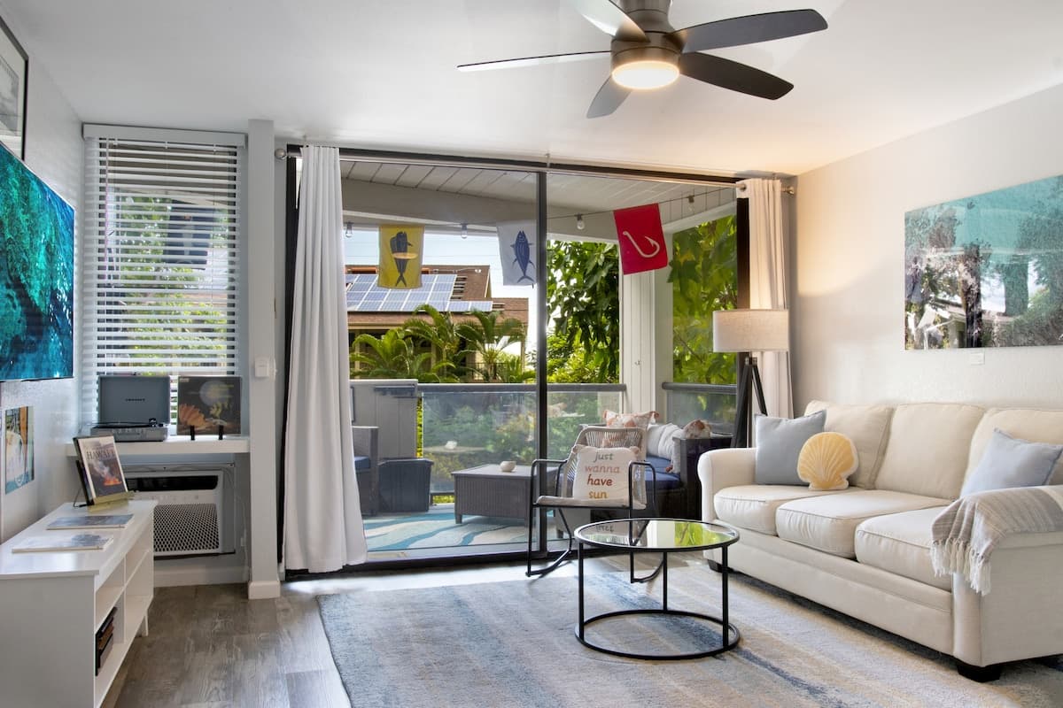 Condo in Kailua-Kona · ★4.99 · 1 bedroom · 2 beds · 1 private bath - Photo 4