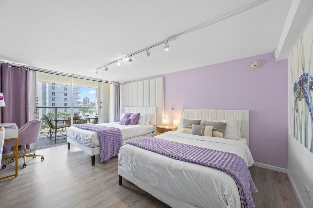 5 min Walk to Waikiki Beach - Stylish Studio! - Photo 2