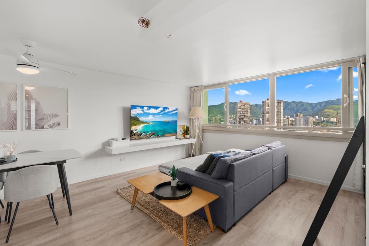 Condo in Honolulu · ★4.84 · 1 bedroom · 4 beds · 1 private bath - Photo 3