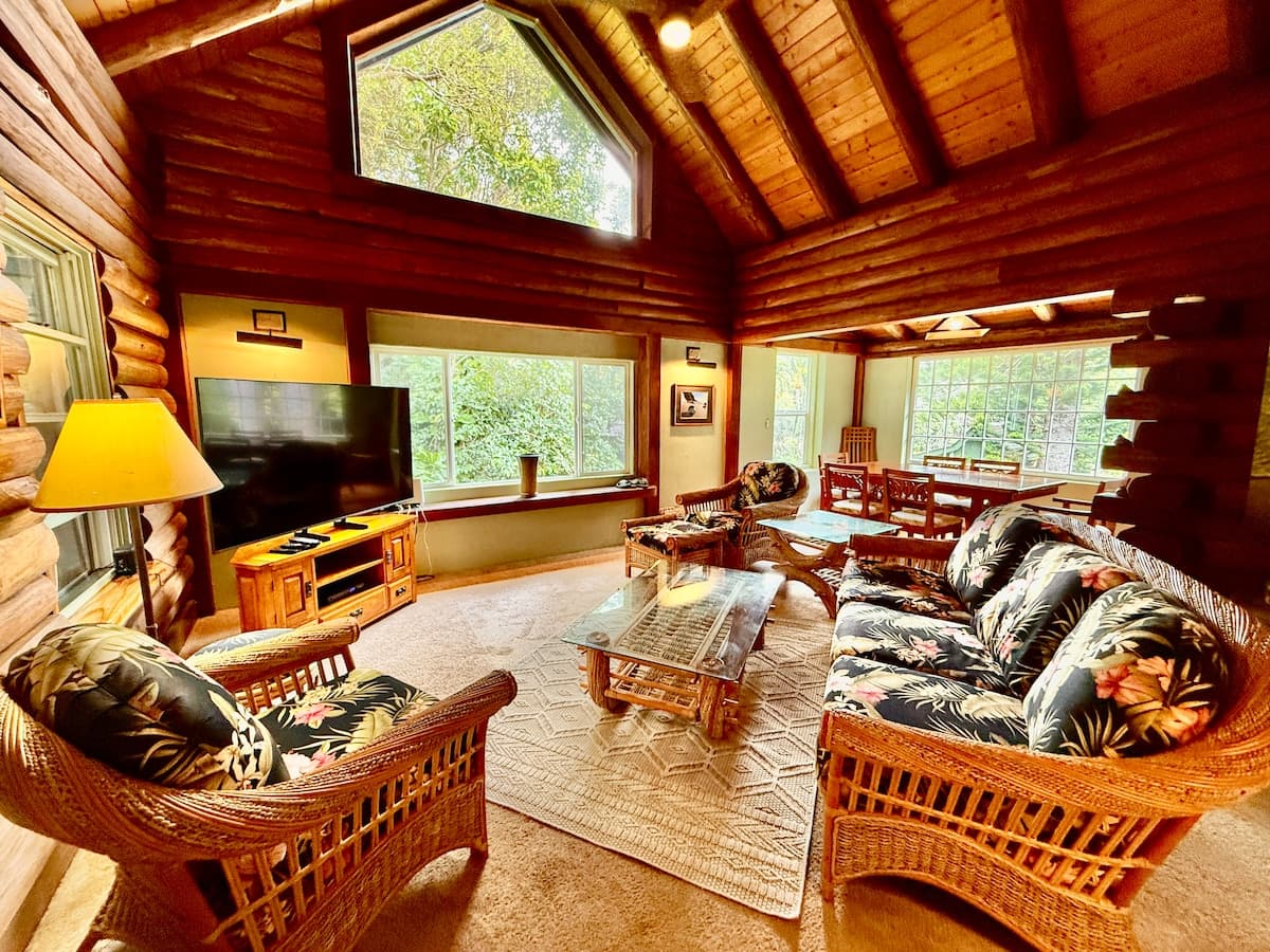 Charming Log House! Sacred Garden Farm Stay - Photo 5