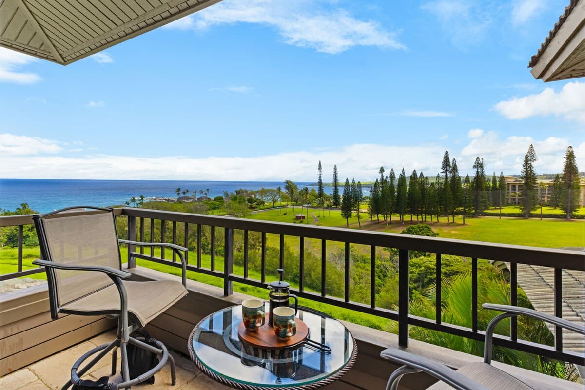 Villa in Lahaina · ★4.94 · 1 bedroom · 2 beds · 2 baths - Photo 2