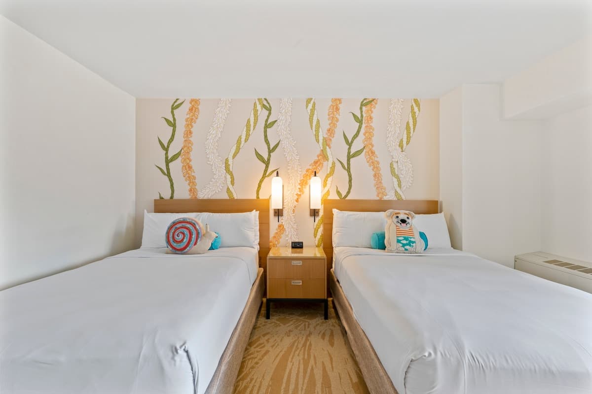 Condo in Honolulu · ★4.75 · Studio · 2 beds · 1 private bath - Photo 2