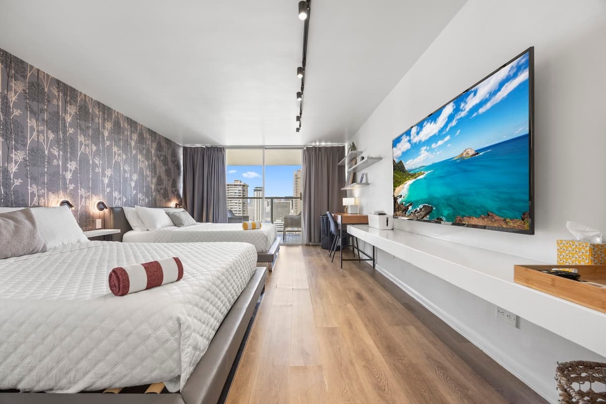 Condo in Honolulu · ★4.85 · Studio · 2 beds · 1 private bath - Photo 4