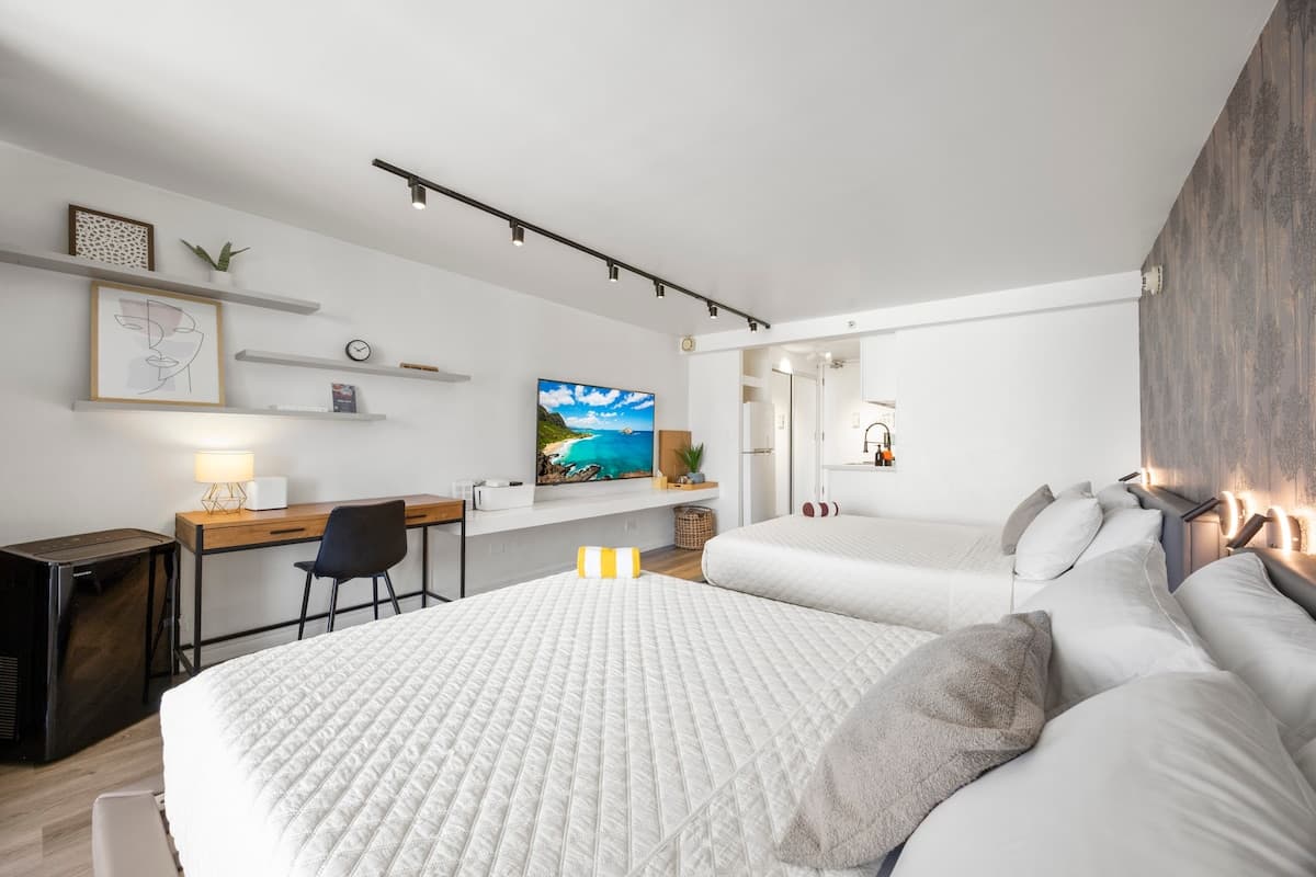 Condo in Honolulu · ★4.85 · Studio · 2 beds · 1 private bath - Photo 2