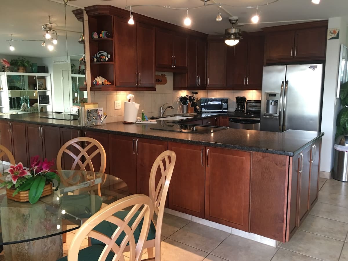 Condo in Kihei · ★4.96 · 2 bedrooms · 3 beds · 2 baths - Photo 2