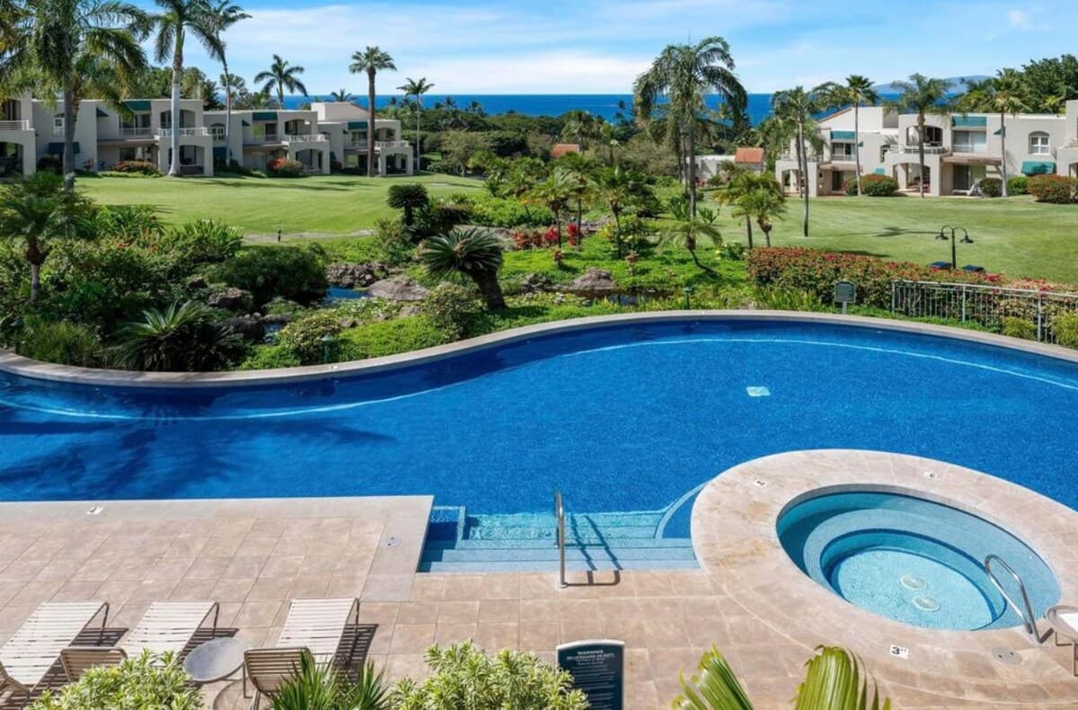Condo in Kihei · ★4.98 · 1 bedroom · 2 beds · 2 baths - Photo 3