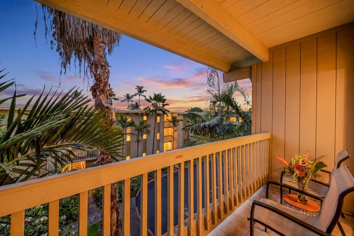 Condo in Kailua-Kona · ★4.33 · 1 bedroom · 2 beds · 1 shared bath - Photo 2