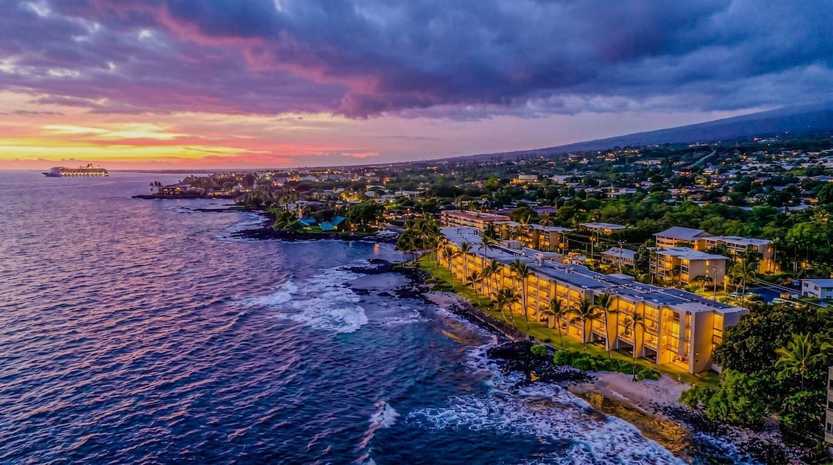 Condo in Kailua-Kona · ★4.33 · 1 bedroom · 2 beds · 1 shared bath - Photo 1