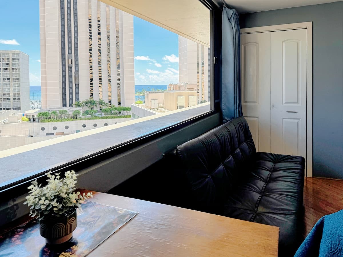 Condo in Honolulu · ★4.74 · Studio · 2 beds · 1 private bath - Photo 1