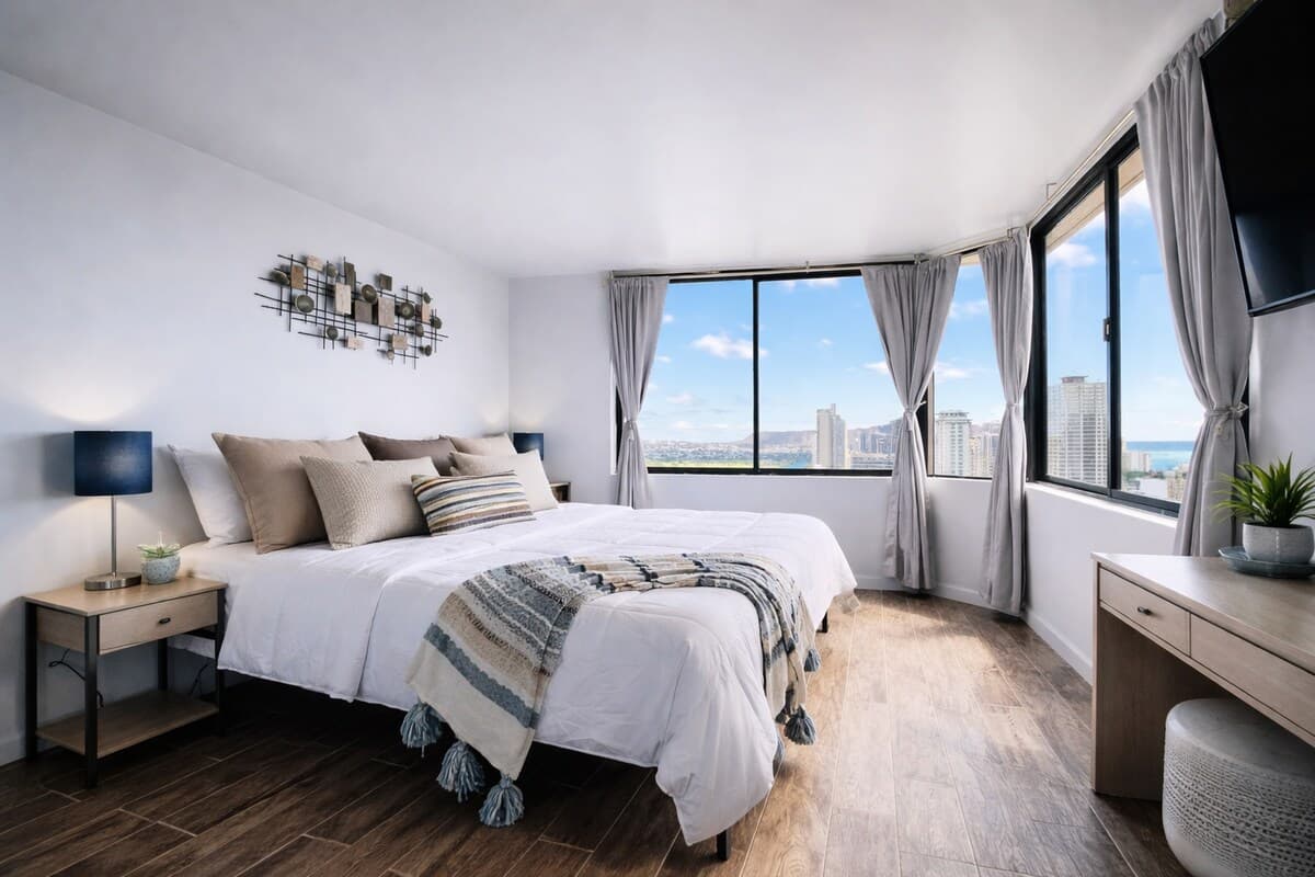 Condo in Honolulu · ★4.89 · Studio · 1 bed · 1 private bath - Photo 3