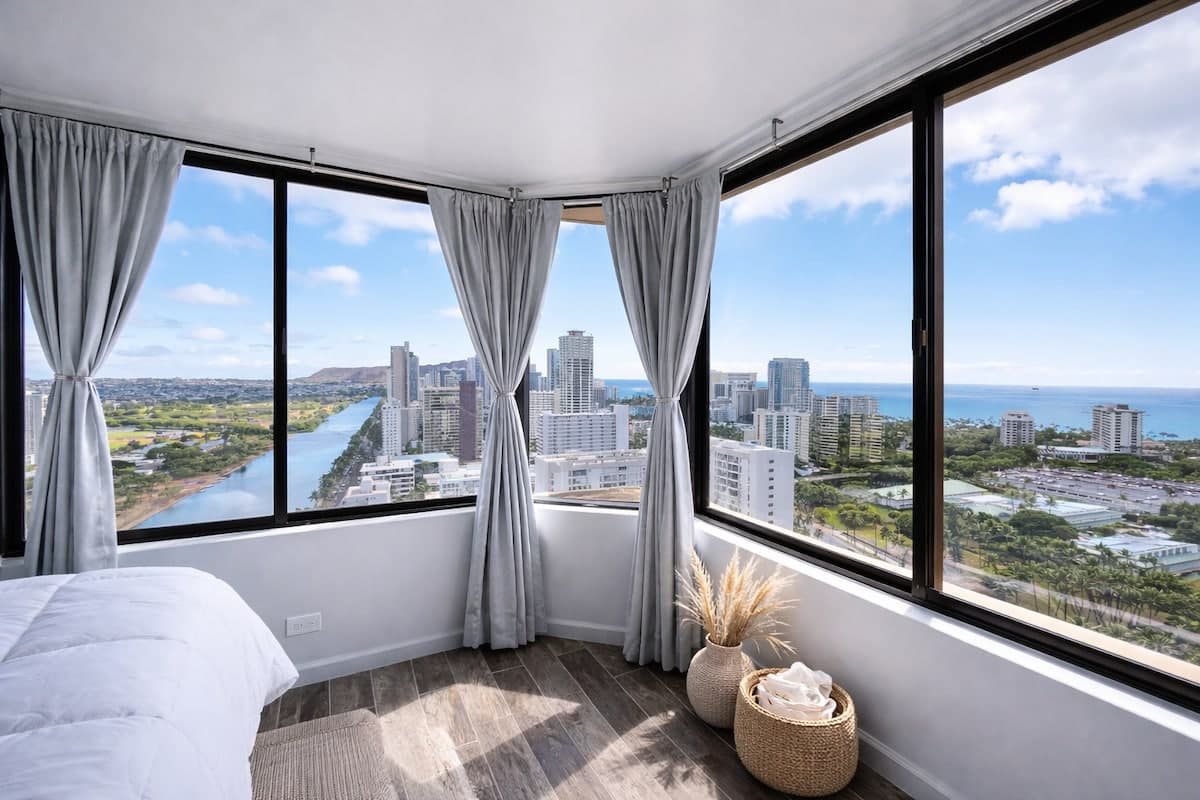 Condo in Honolulu · ★4.89 · Studio · 1 bed · 1 private bath - Photo 1