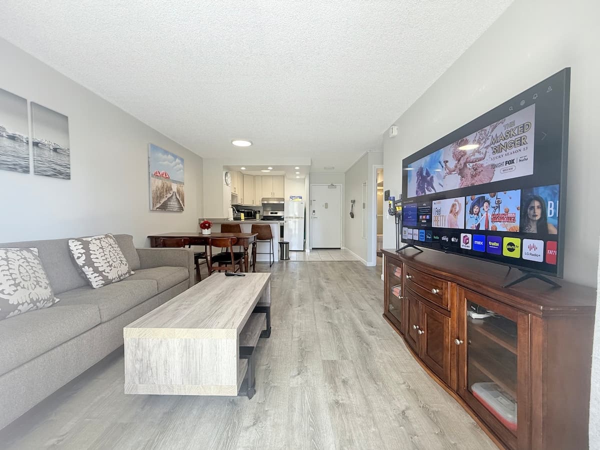 Condo in Honolulu · ★4.93 · 1 bedroom · 2 beds · 1 private bath - Photo 1