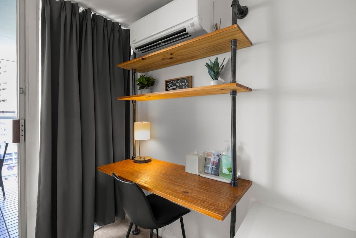 Condo in Honolulu · ★4.9 · Studio · 2 beds · 1 private bath - Photo 5