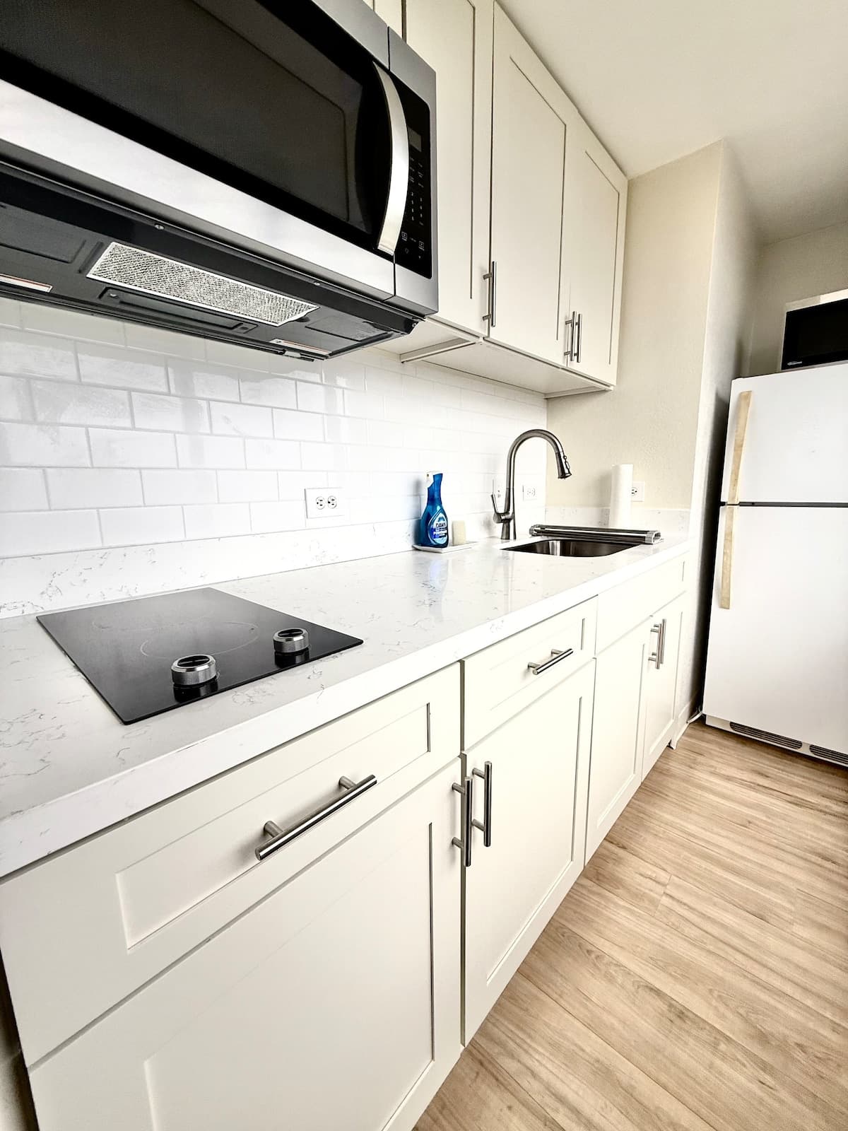 Condo in Honolulu · ★4.88 · 2 bedrooms · 2 private baths - Photo 4