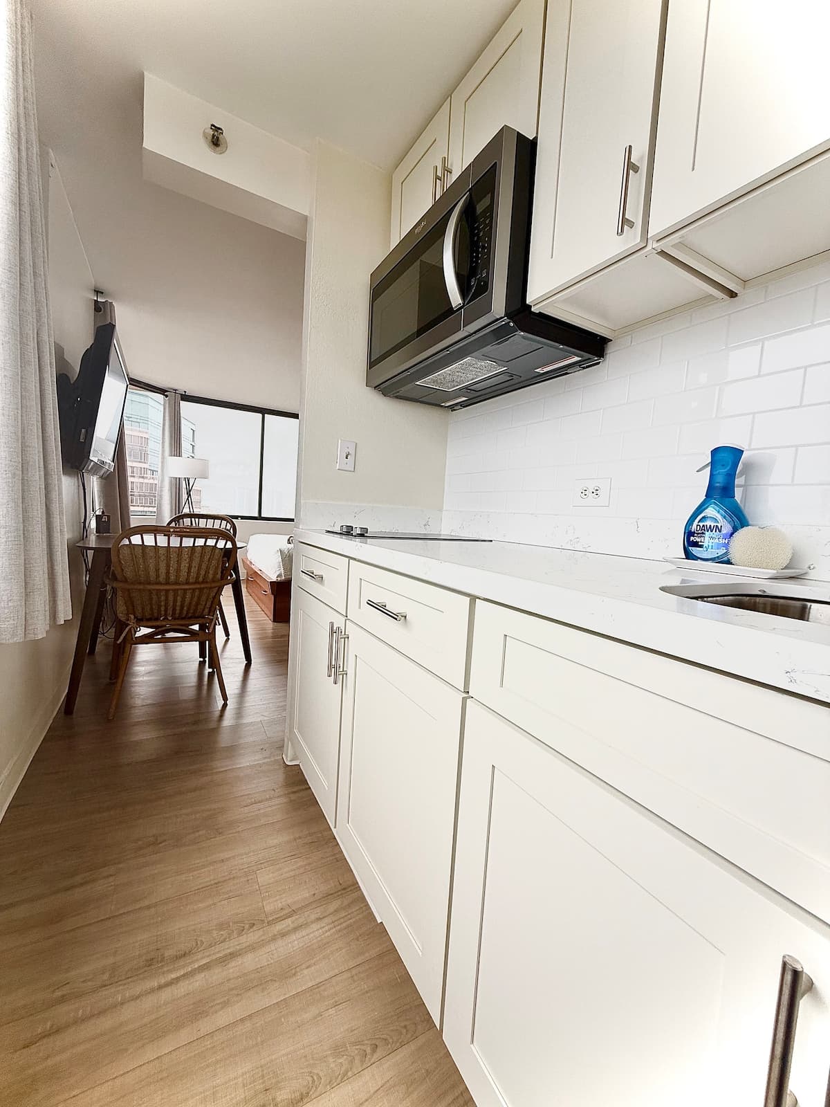 Condo in Honolulu · ★4.88 · 2 bedrooms · 2 private baths - Photo 5