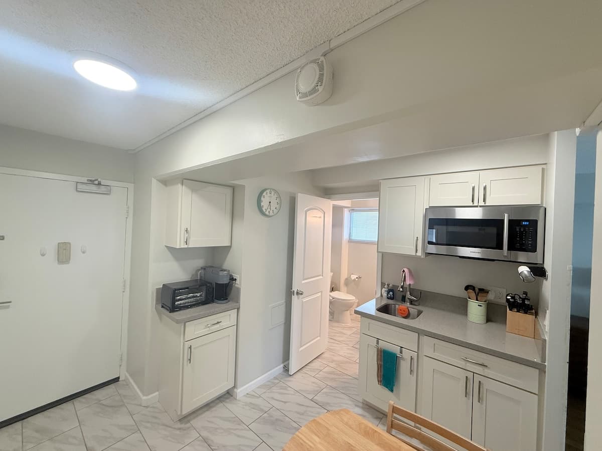 Condo in Honolulu · ★4.92 · 1 bedroom · 1 bed · 1 private bath - Photo 4