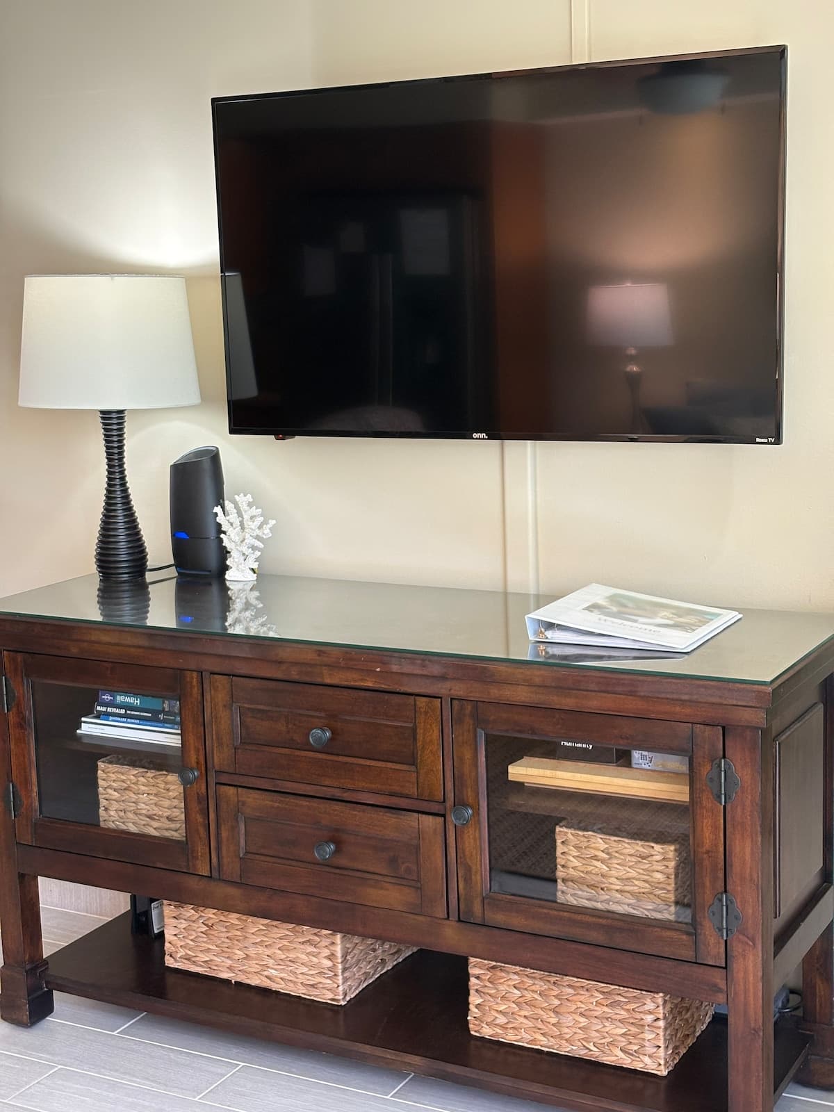 Condo in Lahaina · ★4.96 · 1 bedroom · 2 beds · 1 private bath - Photo 3