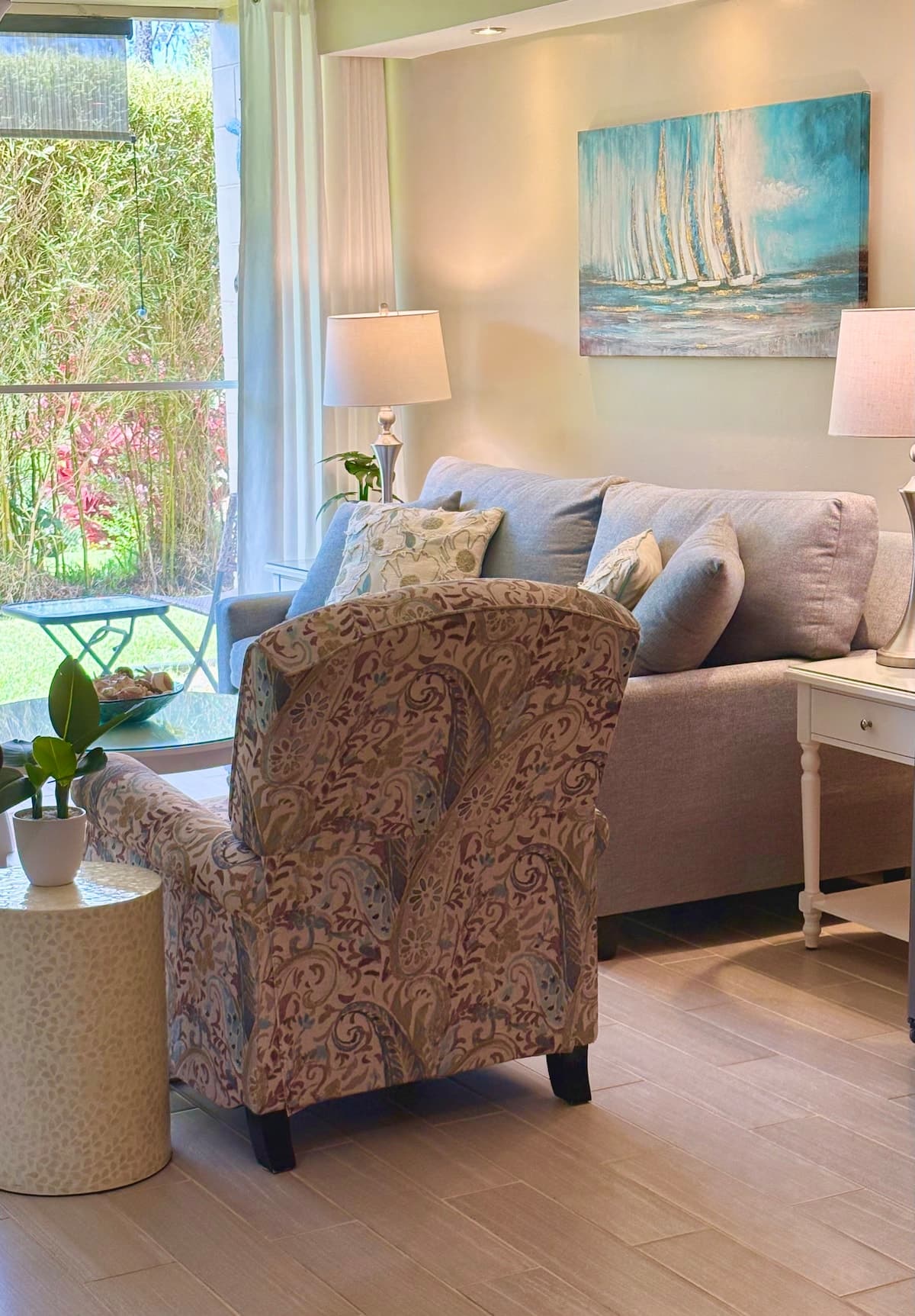 Condo in Lahaina · ★4.96 · 1 bedroom · 2 beds · 1 private bath - Photo 4
