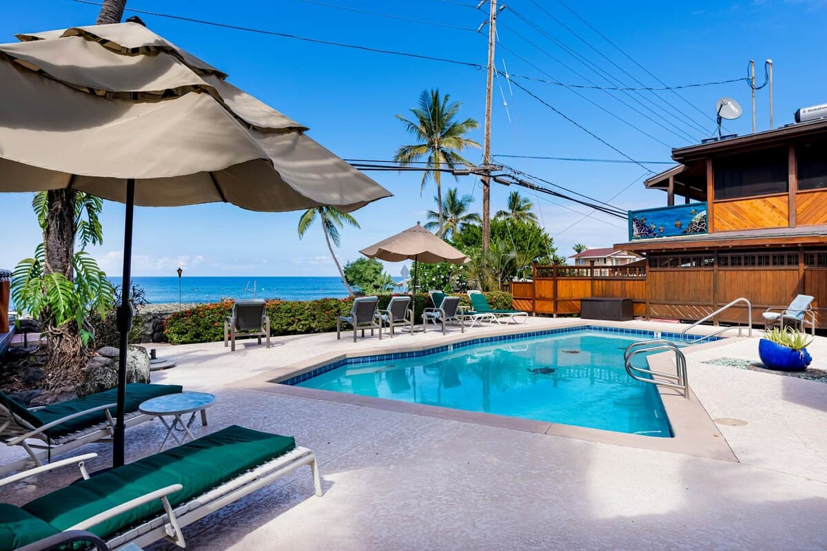 Condo in Kailua-Kona · ★4.88 · 2 bedrooms · 2 beds · 2 shared baths - Photo 3