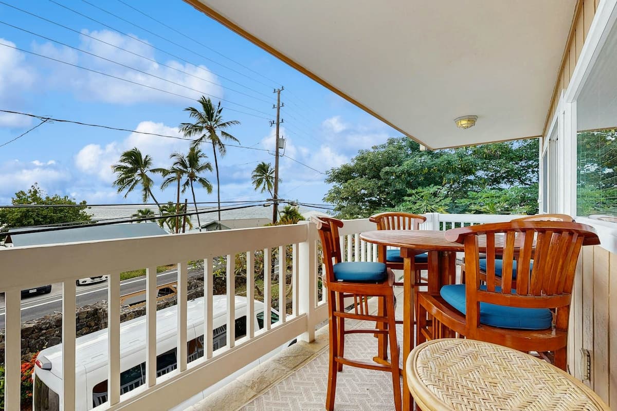 Condo in Kailua-Kona · ★4.88 · 2 bedrooms · 2 beds · 2 shared baths - Photo 2
