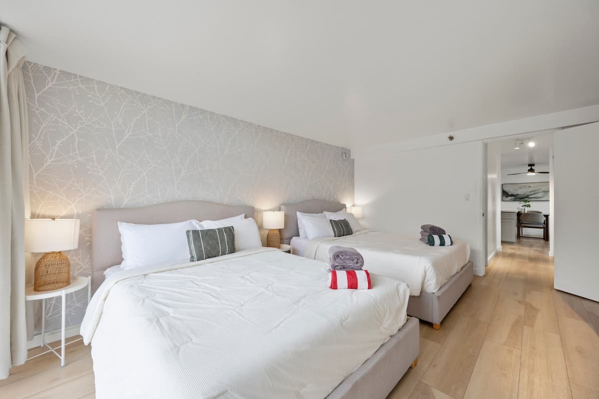 Condo in Honolulu · ★4.96 · 1 bedroom · 5 beds · 1 private bath - Photo 1