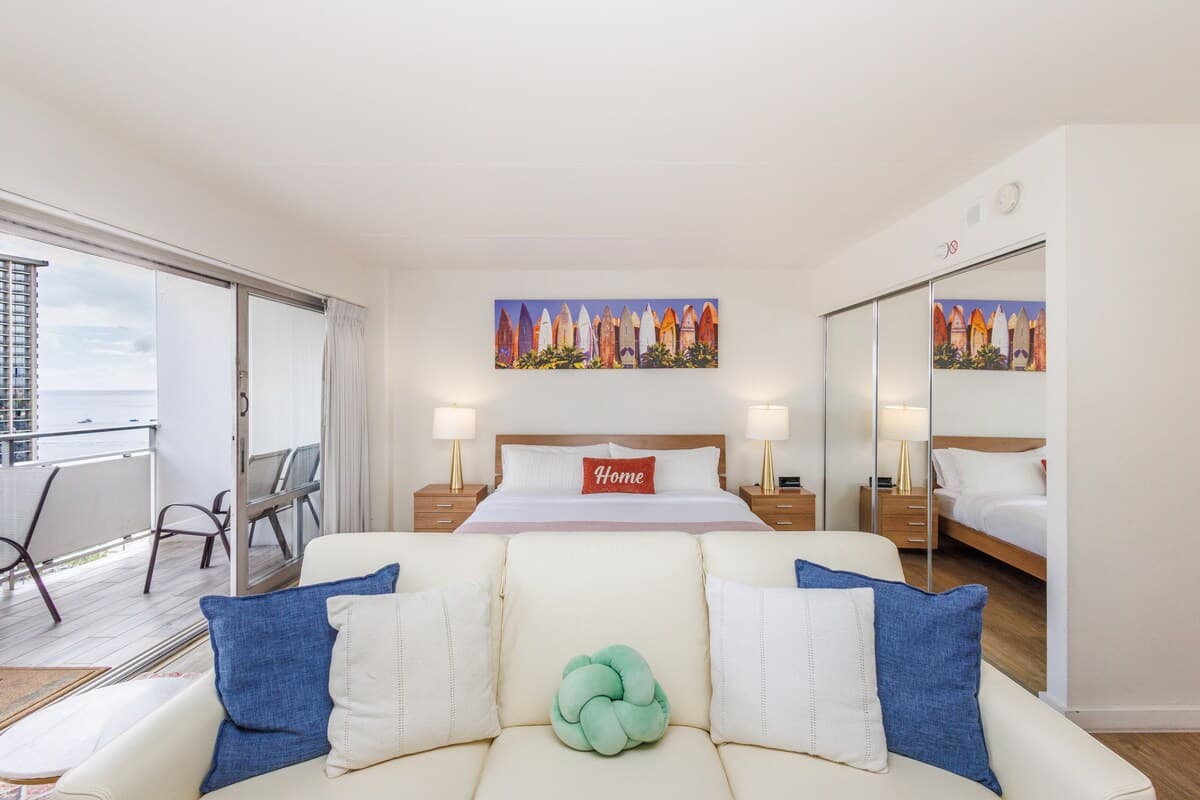Condo in Honolulu · ★4.98 · Studio · 2 beds · 1 private bath - Photo 2