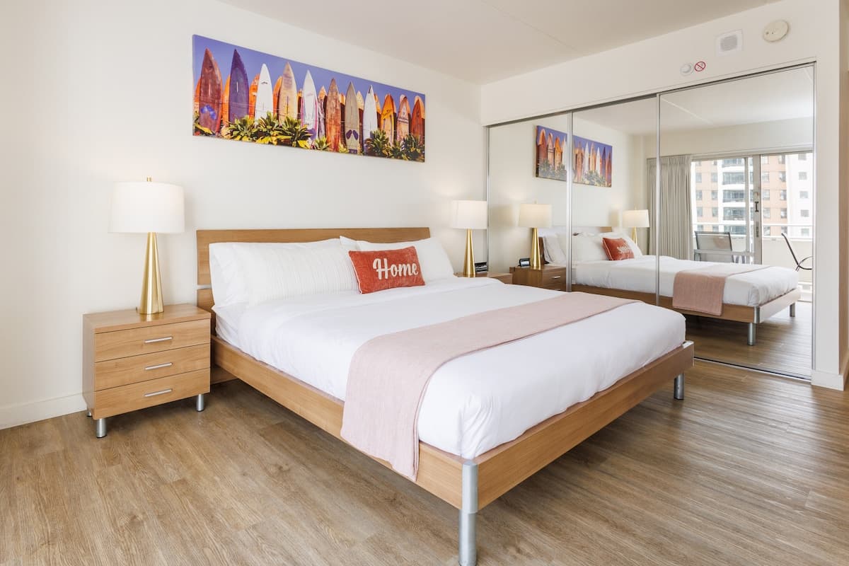 Condo in Honolulu · ★4.98 · Studio · 2 beds · 1 private bath - Photo 3