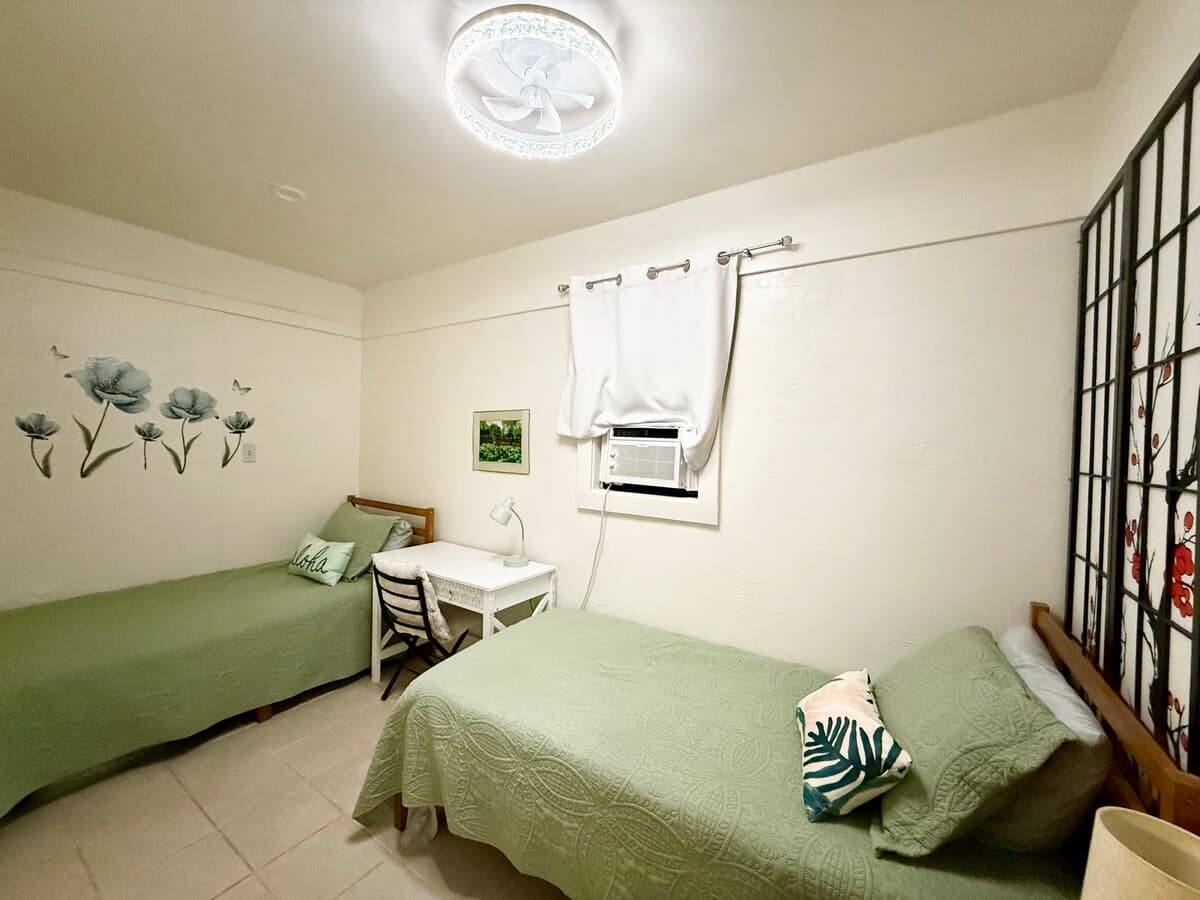 Condo in Hilo · ★4.87 · 2 bedrooms · 4 beds · 1 private bath - Photo 3
