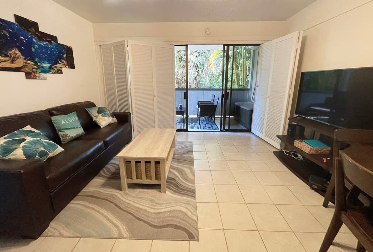 Condo in Hilo · ★4.87 · 2 bedrooms · 4 beds · 1 private bath - Photo 4