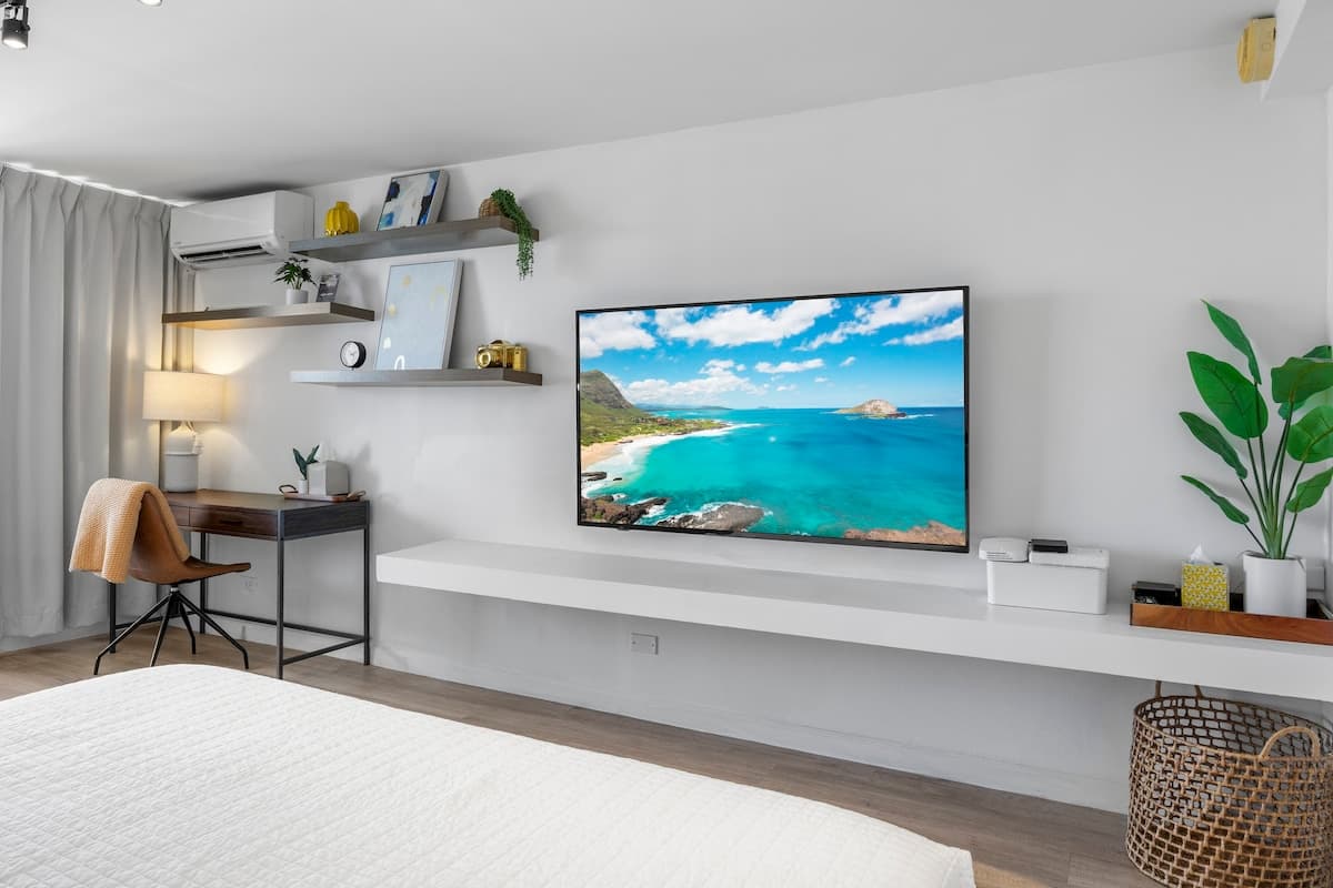 Condo in Honolulu · ★4.94 · Studio · 2 beds · 1 private bath - Photo 3