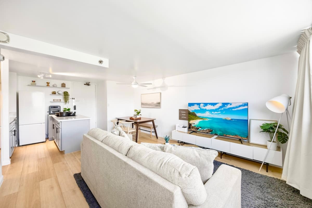 Condo in Honolulu · ★4.96 · 1 bedroom · 4 beds · 1 private bath - Photo 4